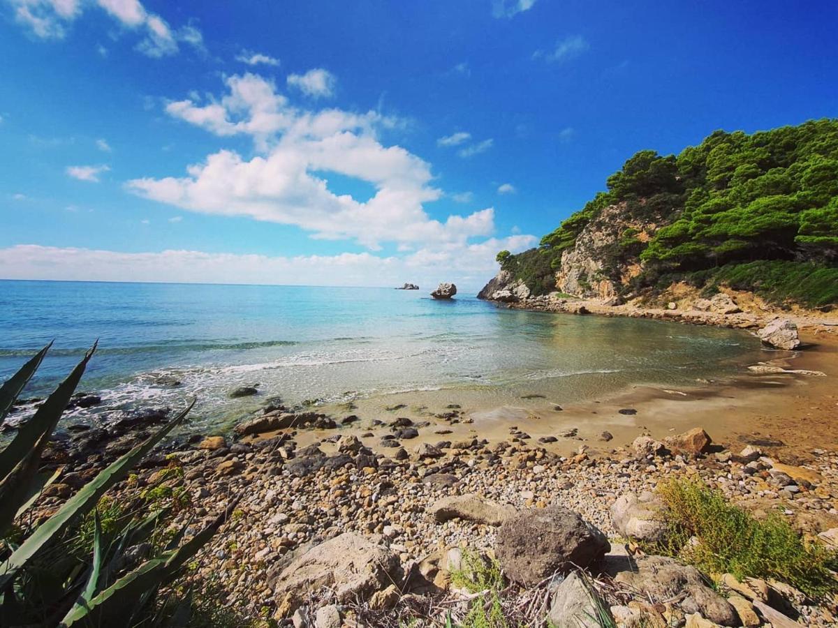 Theea Cottage - Wonderful Sea Views Chlomos 外观 照片