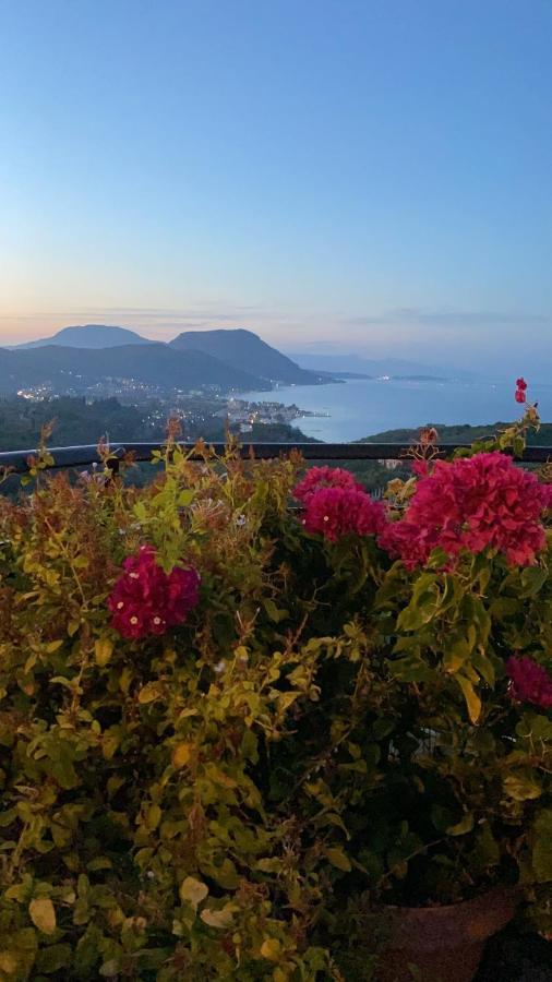 Theea Cottage - Wonderful Sea Views Chlomos 外观 照片