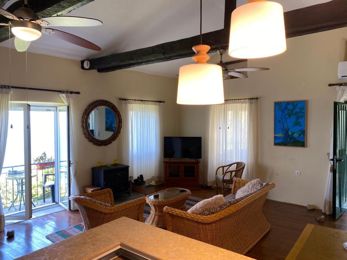 Theea Cottage - Wonderful Sea Views Chlomos 外观 照片