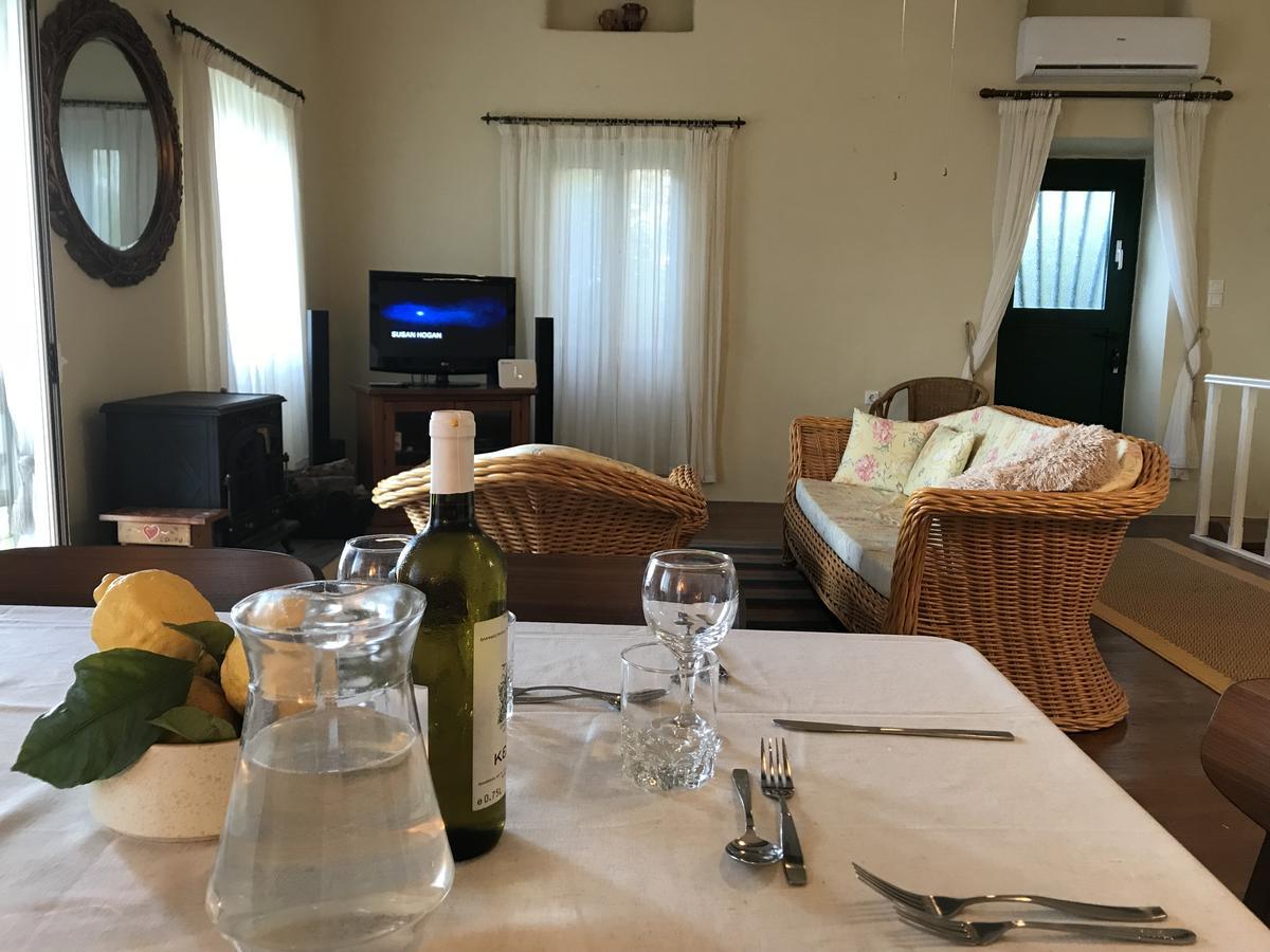 Theea Cottage - Wonderful Sea Views Chlomos 外观 照片
